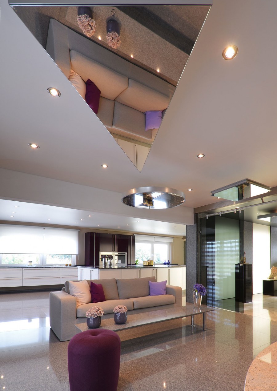 Зеркальный натяжной потолок