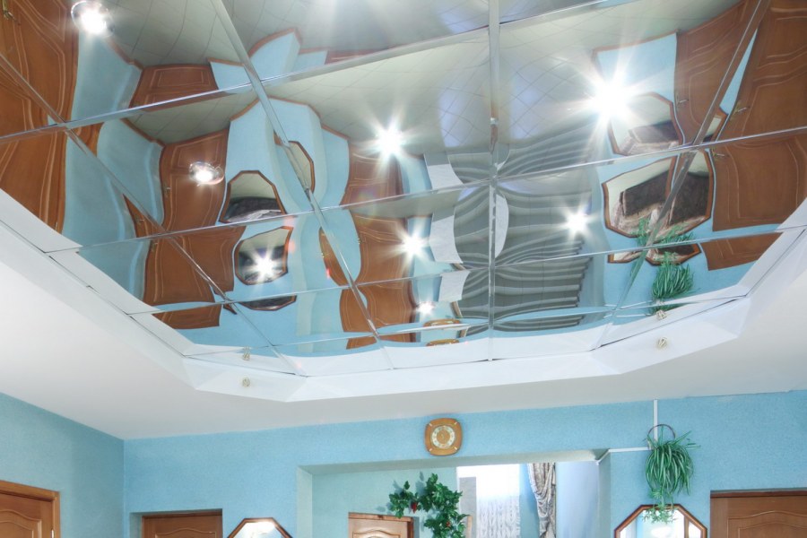 Зеркальный натяжной потолок