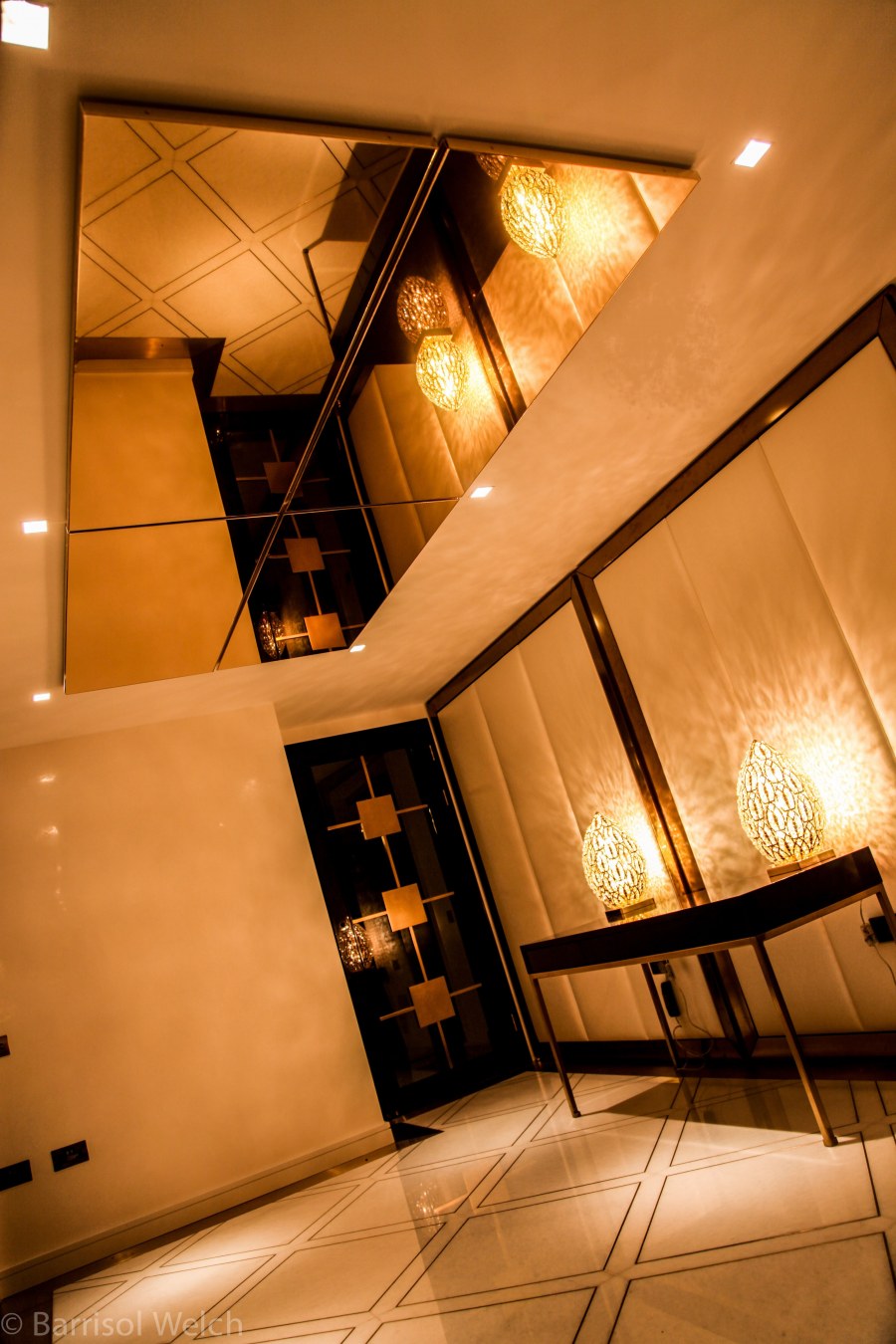 Подвесной зеркальный потолок