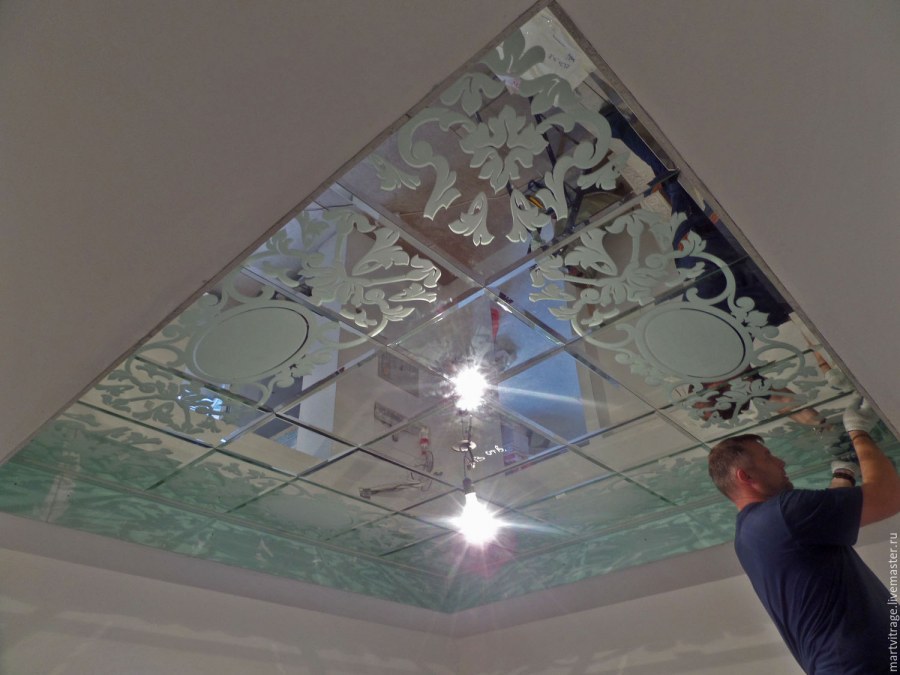 Зеркальное панно на потолок