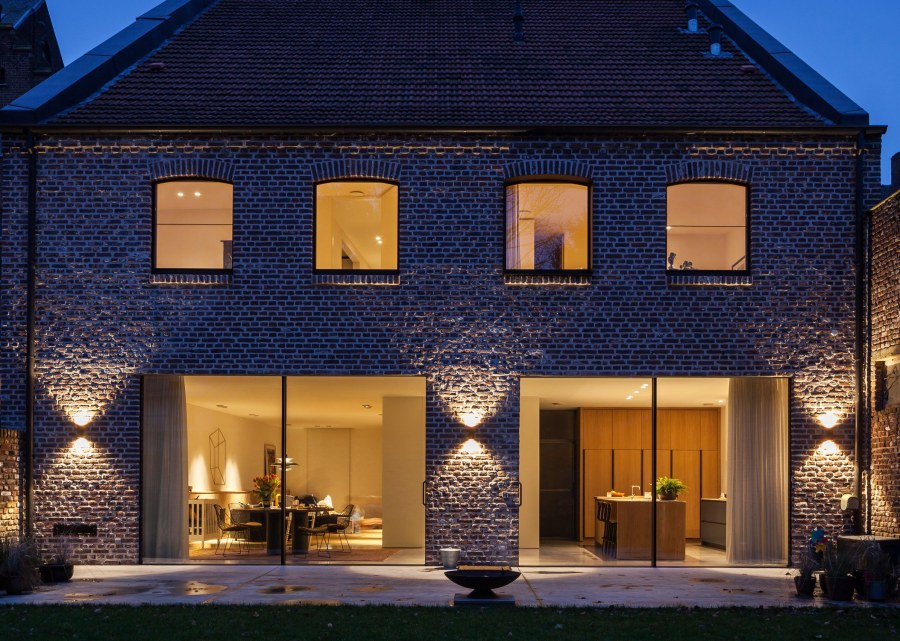 Архитектурная подсветка фасадов БАУ Хаус