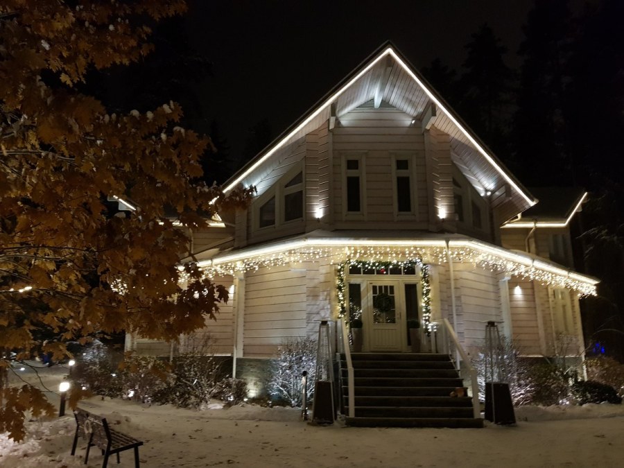 Подсветка деревянных зданий