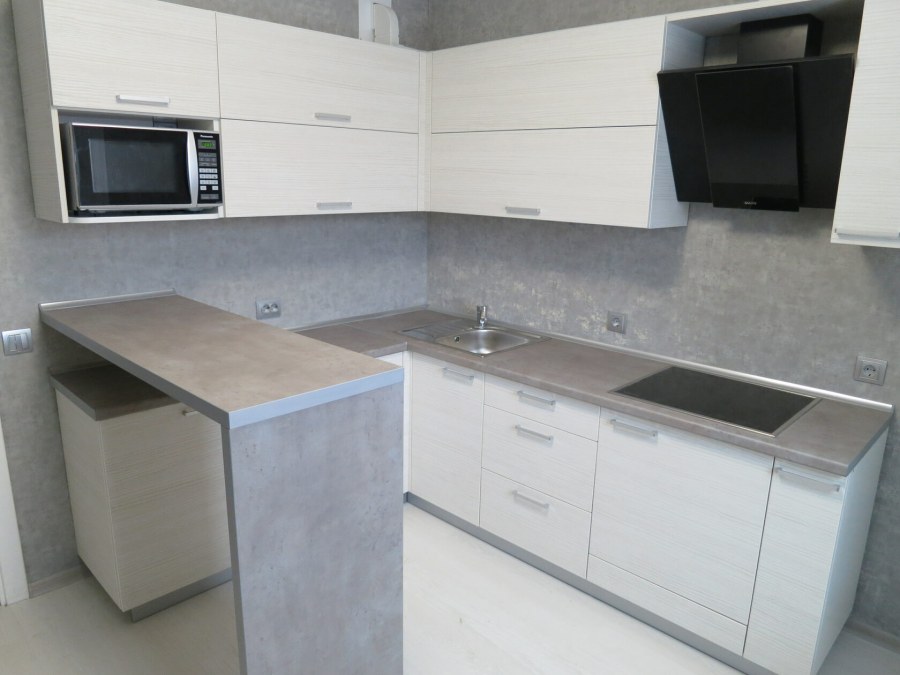 Белая кухня Эггер