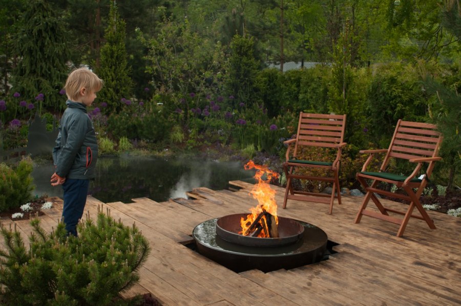 Ландшафт с костровой чашей