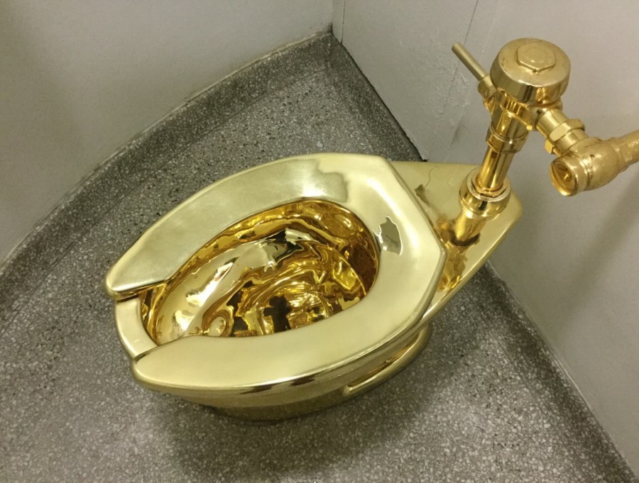 Золотой унитаз Януковича