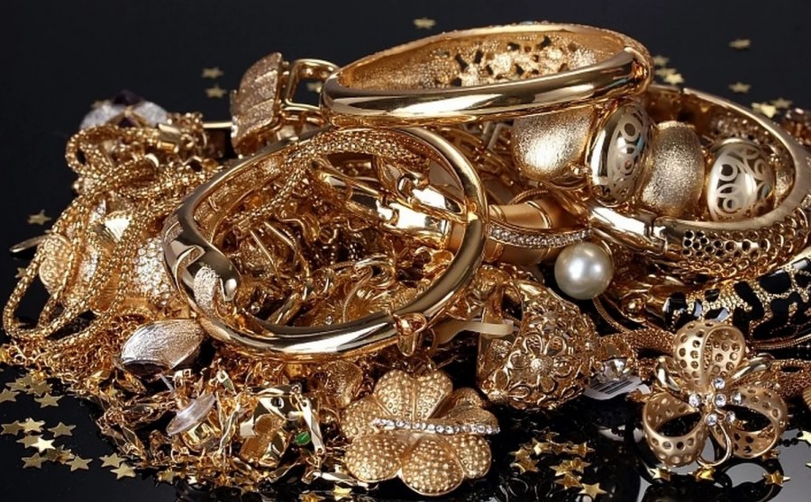 Украл ювелирные украшения