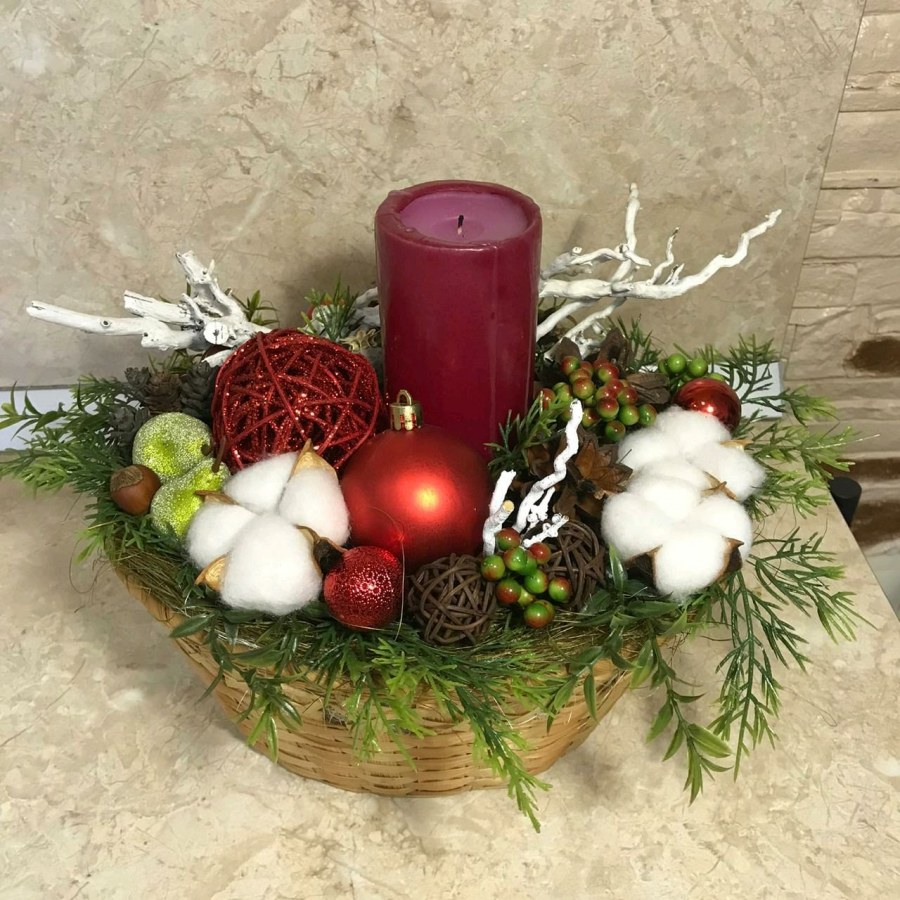 Новогодние композиции из искусственных материалов