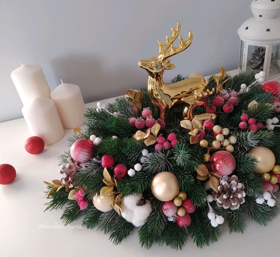 Новогодняя композиция в корзине