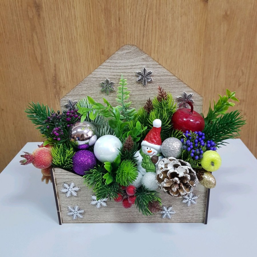 Новогодняя композиция на подоконнике