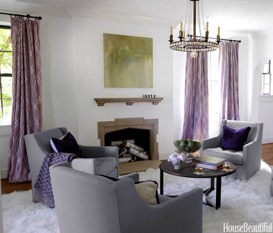 Лавандово-серые шторы в интерьере гостиной