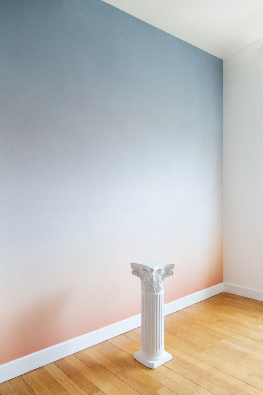 Переход цвета на стене