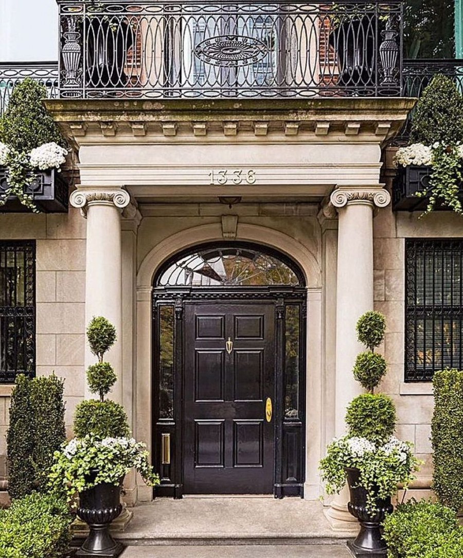 Входная группа Тюдор стиль