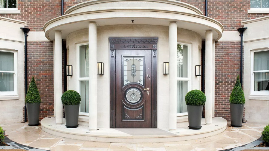 Входная дверь в дом