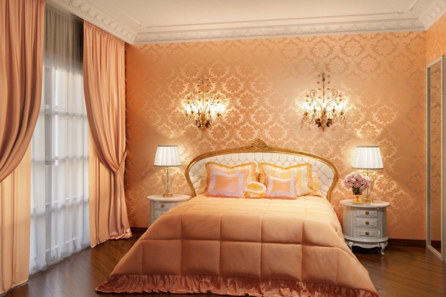 Персиковые стены в гостиной