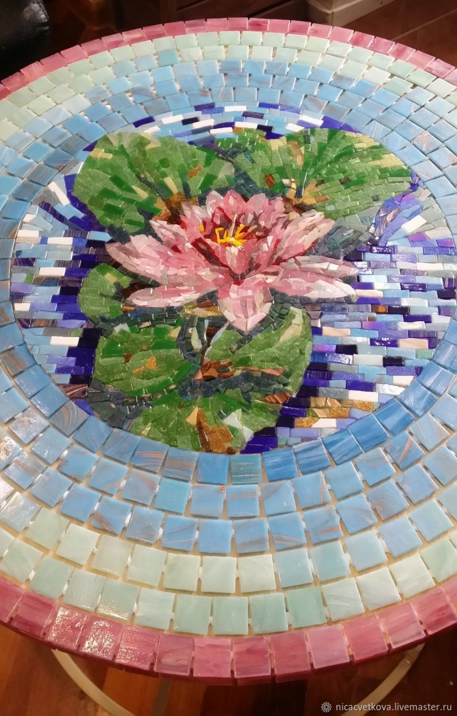 Садовый столик с мозаикой