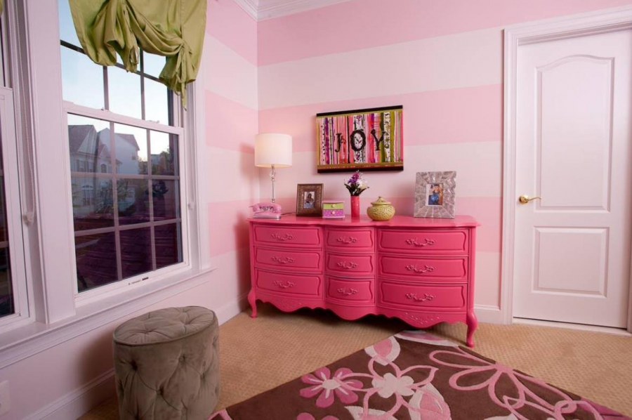 Розовая мебель в интерьере