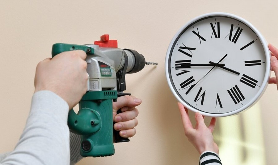 Часы для шумного ремонта