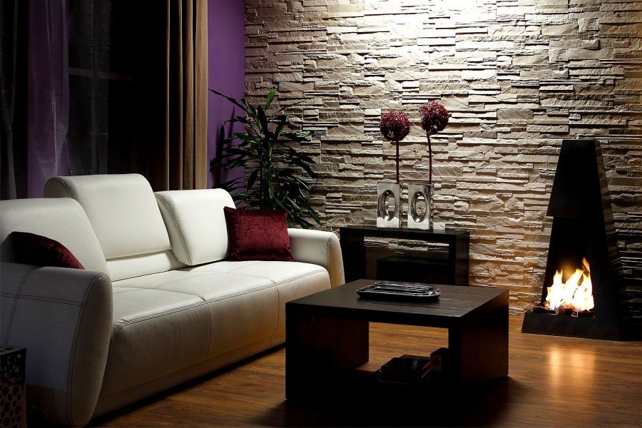 Декоративный камень в интерьере гостиной