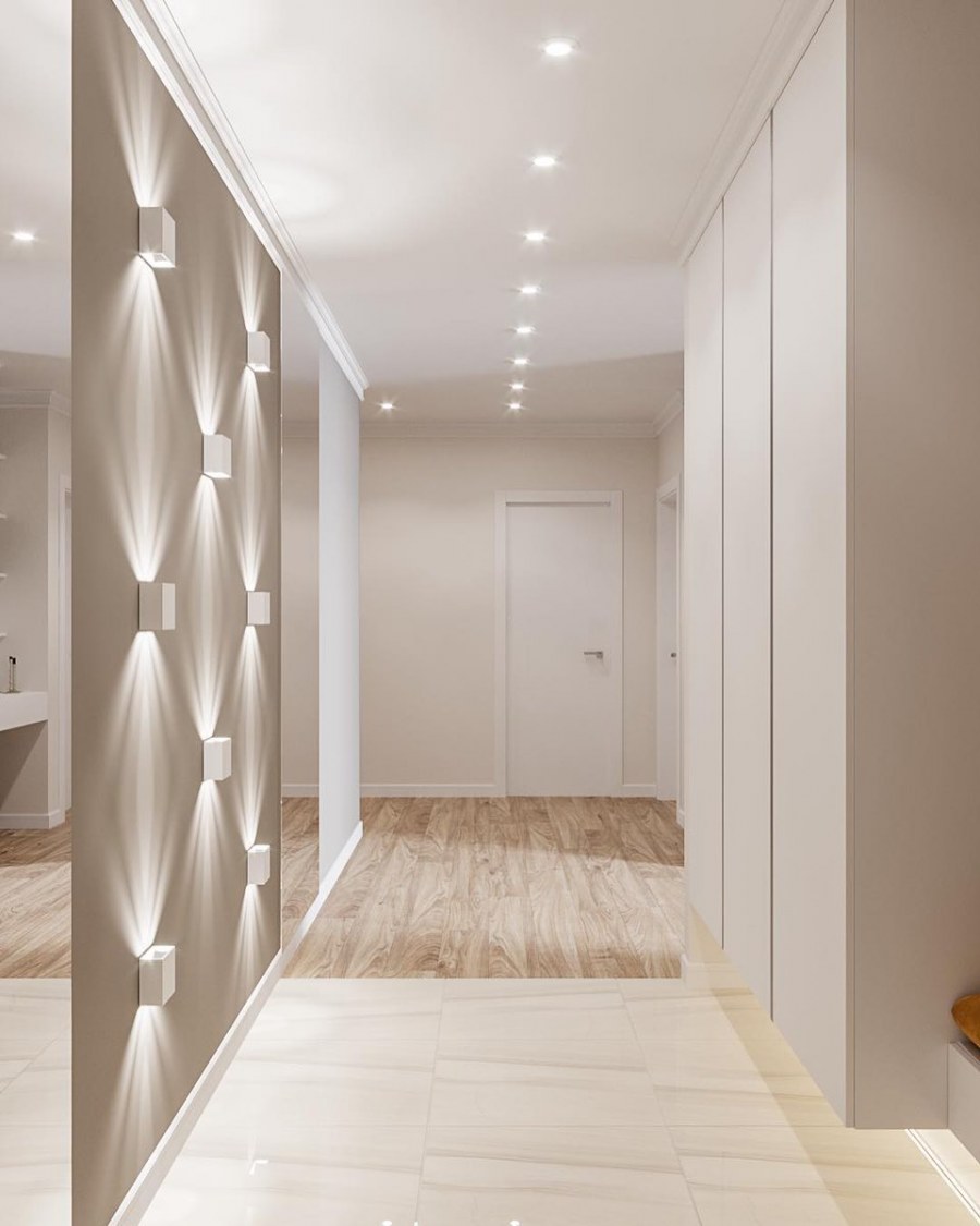 Светлая прихожая в частном доме