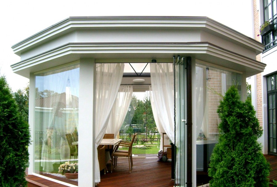 Безрамное остекление беседок Ramnet