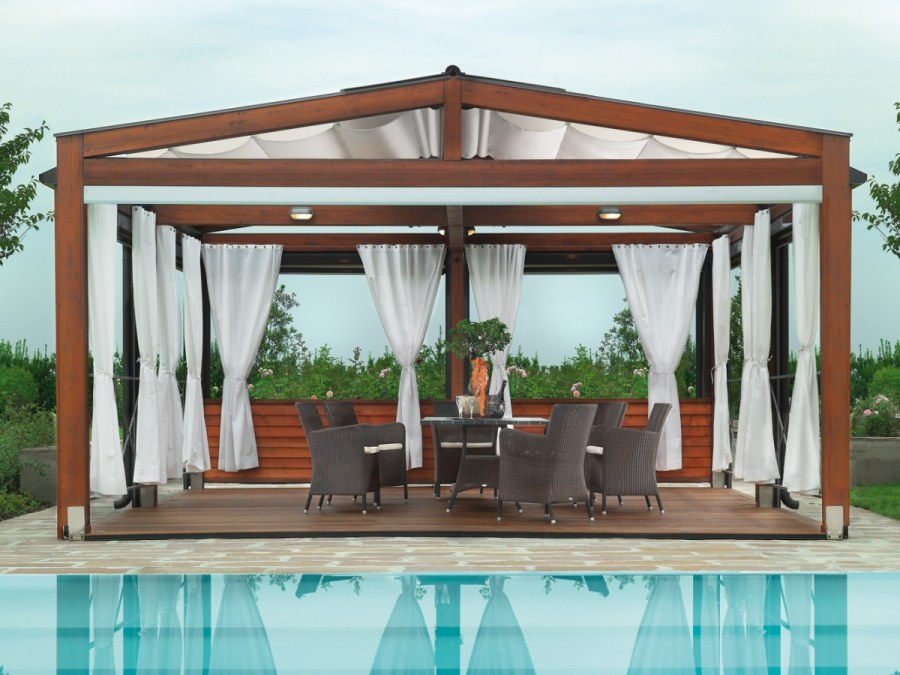 Терраса с бассейном и беседкой