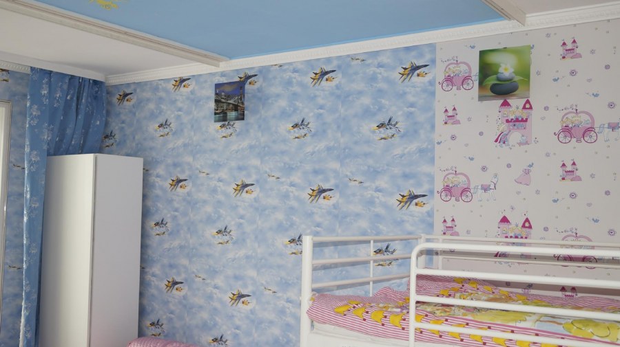 Варианты поклейки обоев в детской