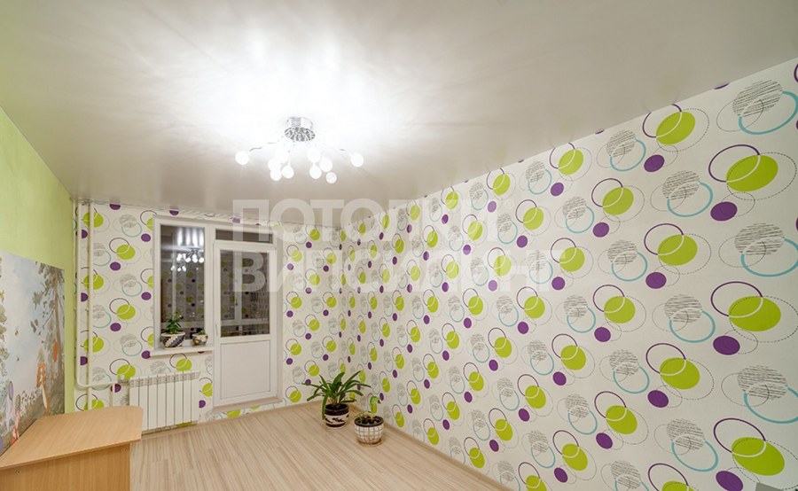 Поклейка обоев в детскую комнату