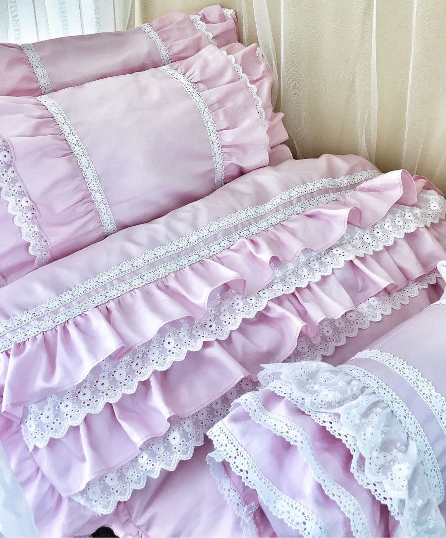 Кровать шебби Шик и Прованс на белом фоне