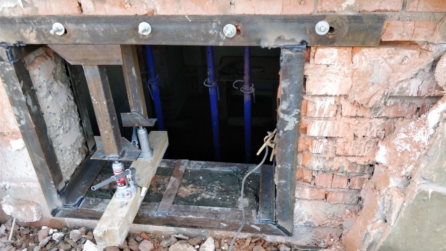 Усиление проема уголком бетонная стена 400х400