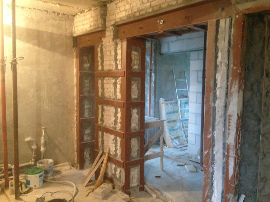 Дверной проем в несущей стене