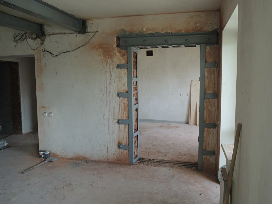 Усиление проемов толщиной 580 мм металлической обоймой