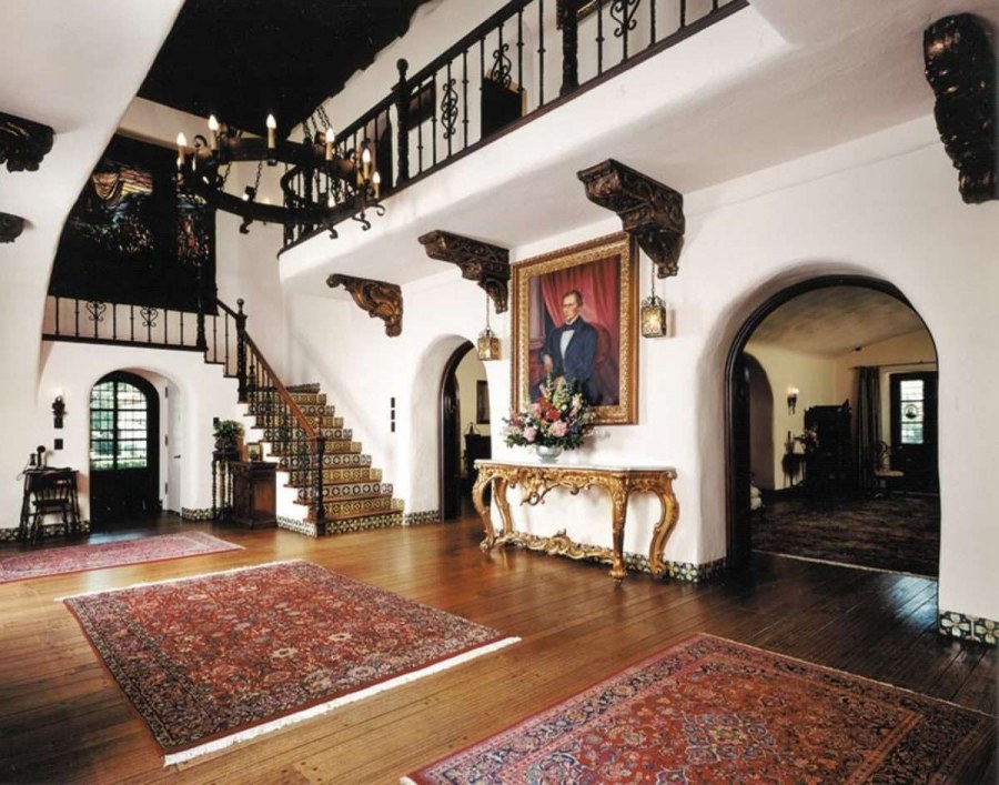 Испанский дом внутри