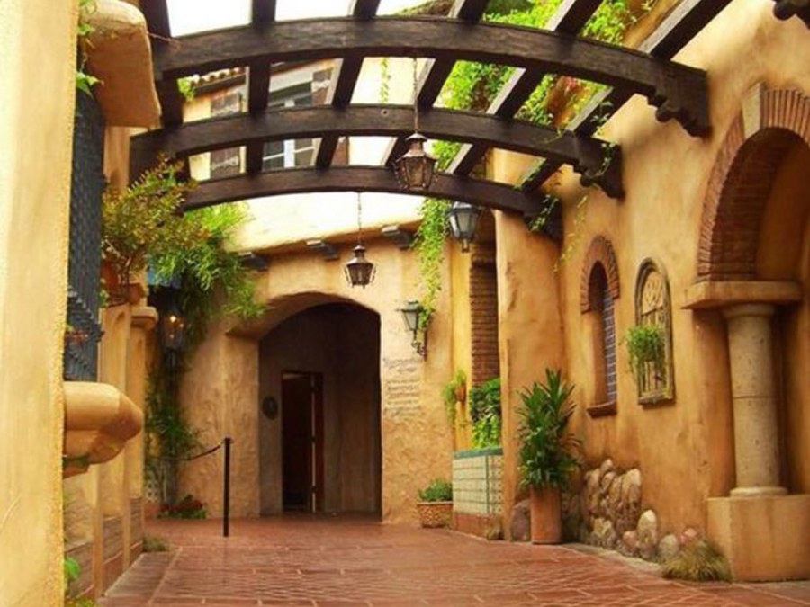 Испанский дворик патио