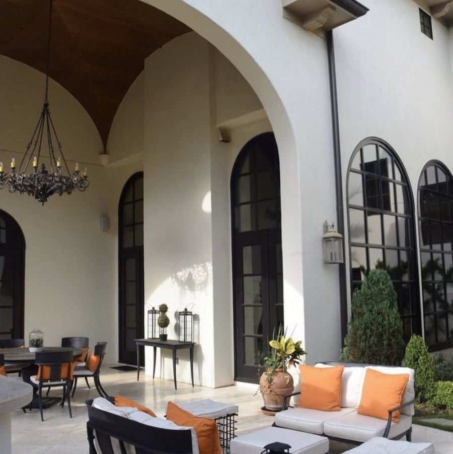 Дом в испанском колониальном стиле