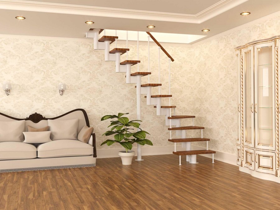 Лестница в зале на второй этаж