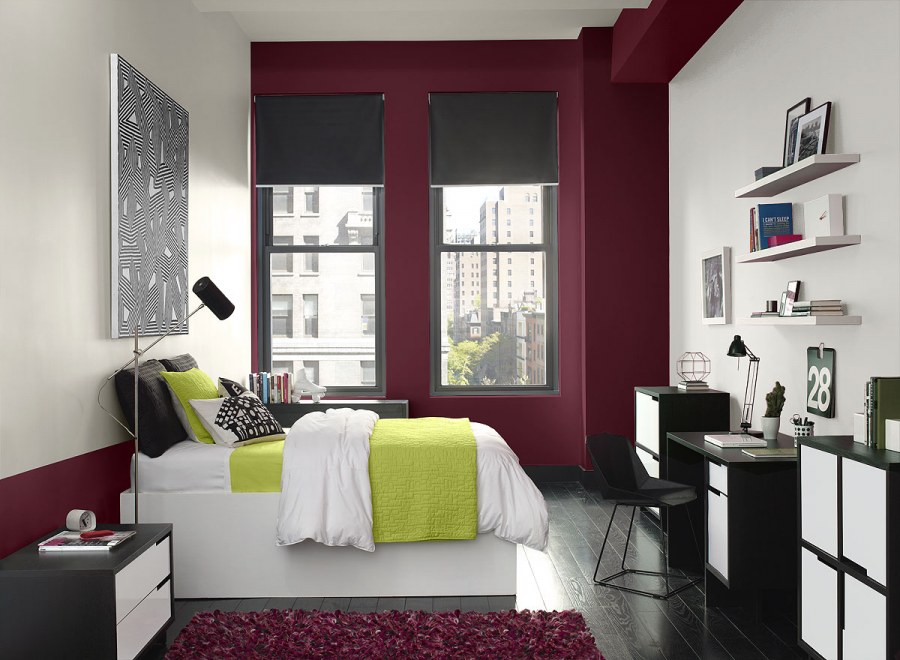 Черно белая спальня с яркими акцентами
