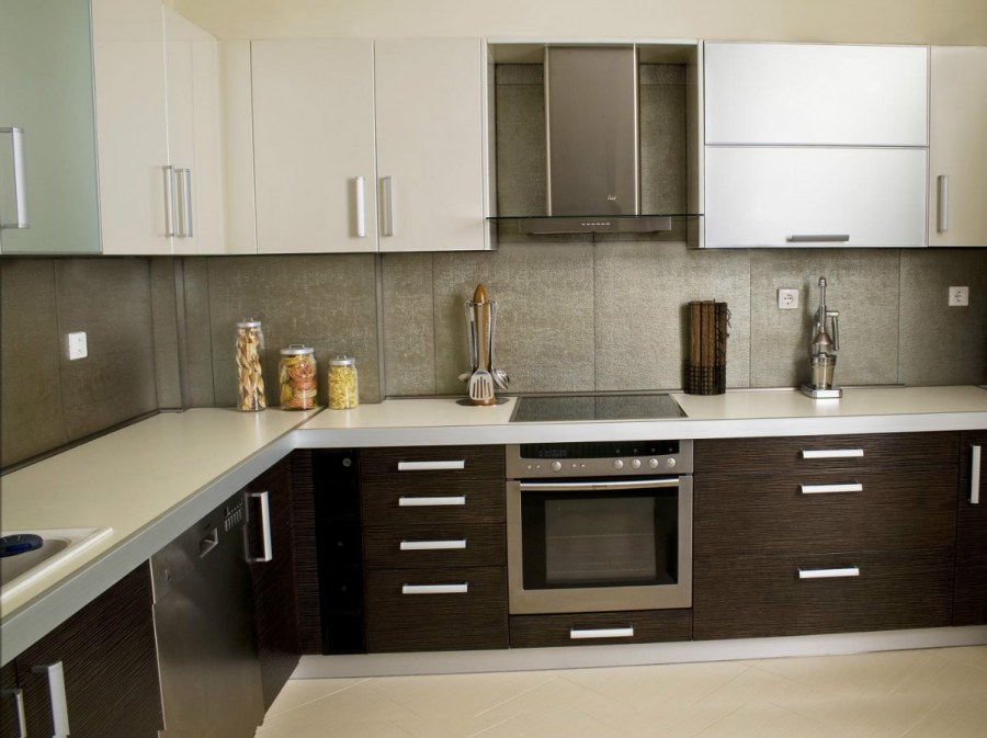 Кухонный гарнитур белый верх коричневый низ