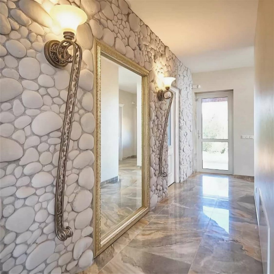 Отделка декоративным камнем в квартире