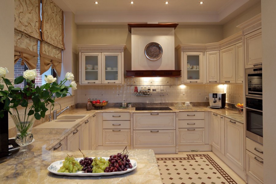 Интерьер кухни в частном доме