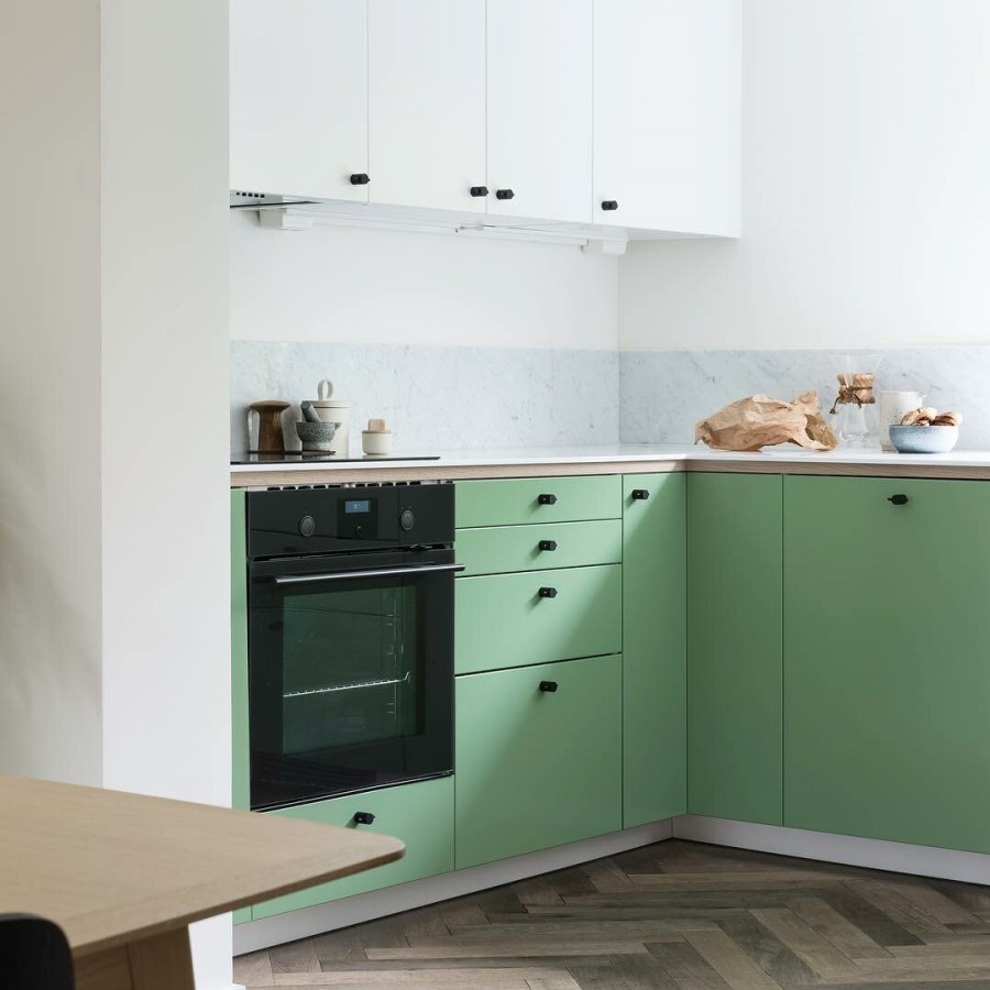 Кухня белый верх зеленый низ