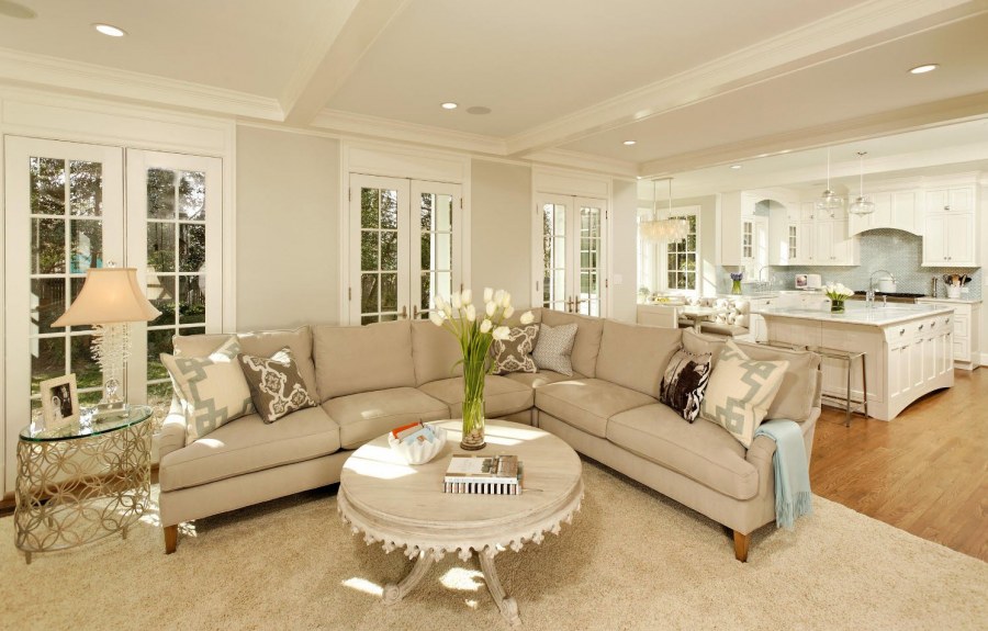 Большая светлая гостиная