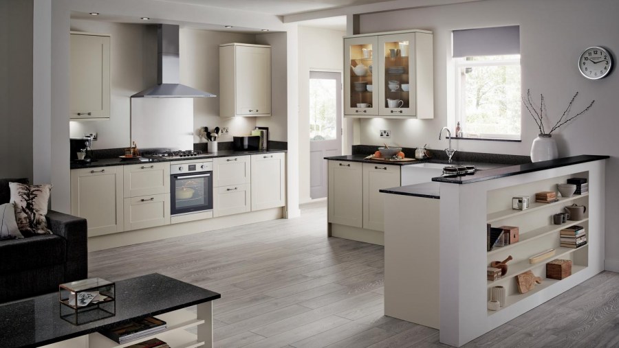 Холодильник айвори в кухонном интерьере