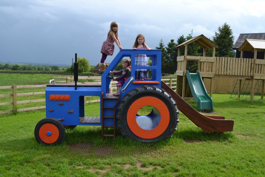 Трактор на детскую площадку