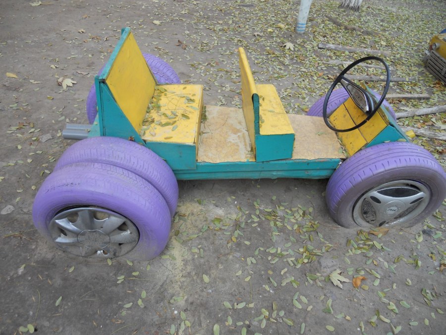 Детская площадка машинка