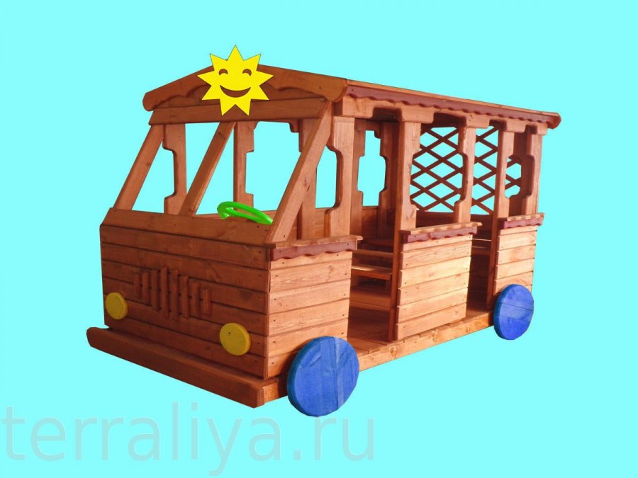 Паровоз из дерева для детской площадки