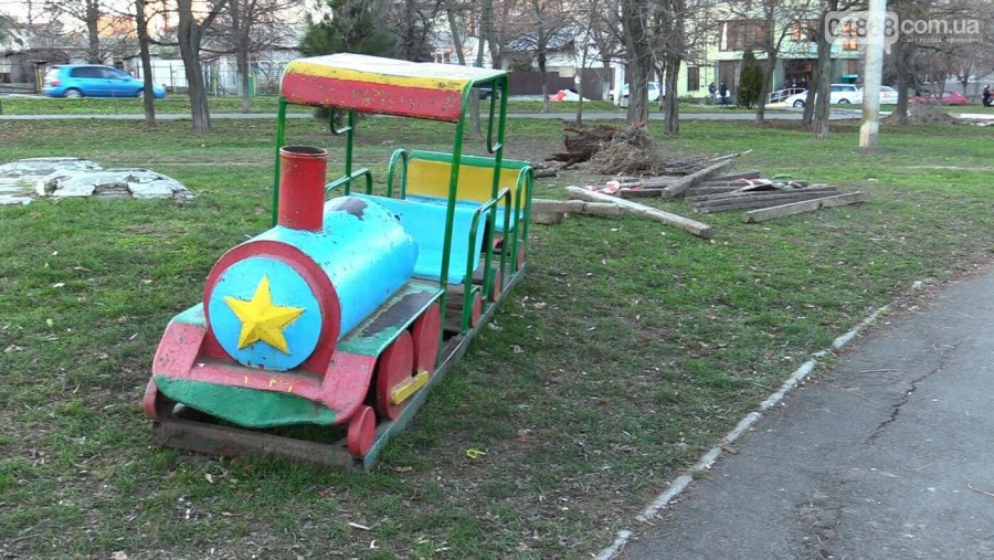 Машинка из поддонов