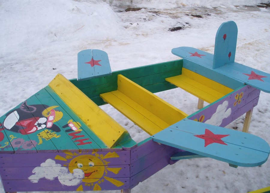 Самолет для детской площадки