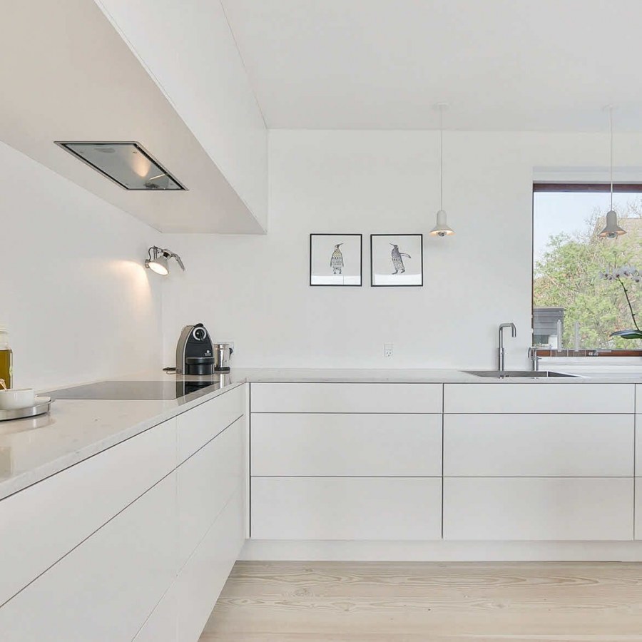 Кухня без навесных шкафов Минимализм