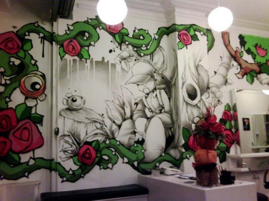 Граффити на стене в квартире