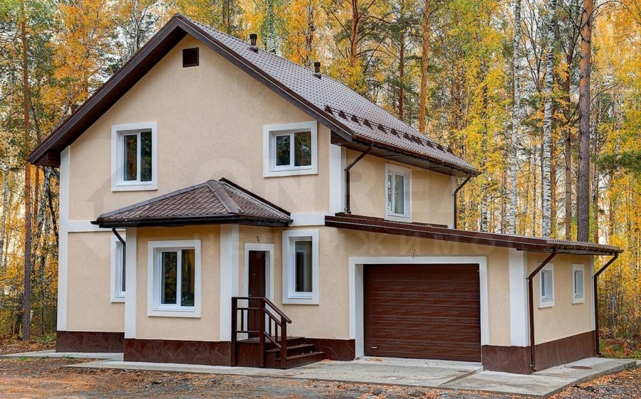 Оштукатуренный дом с мансардой